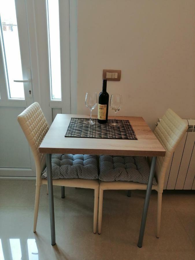 Studio Apartman Irena 2 Bijela Exteriör bild