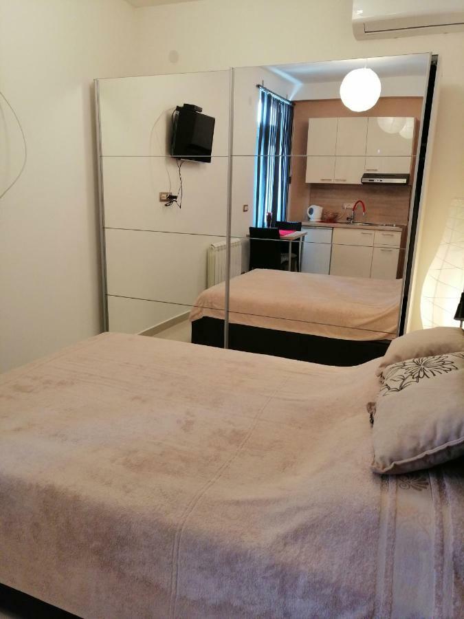 Studio Apartman Irena 2 Bijela Exteriör bild