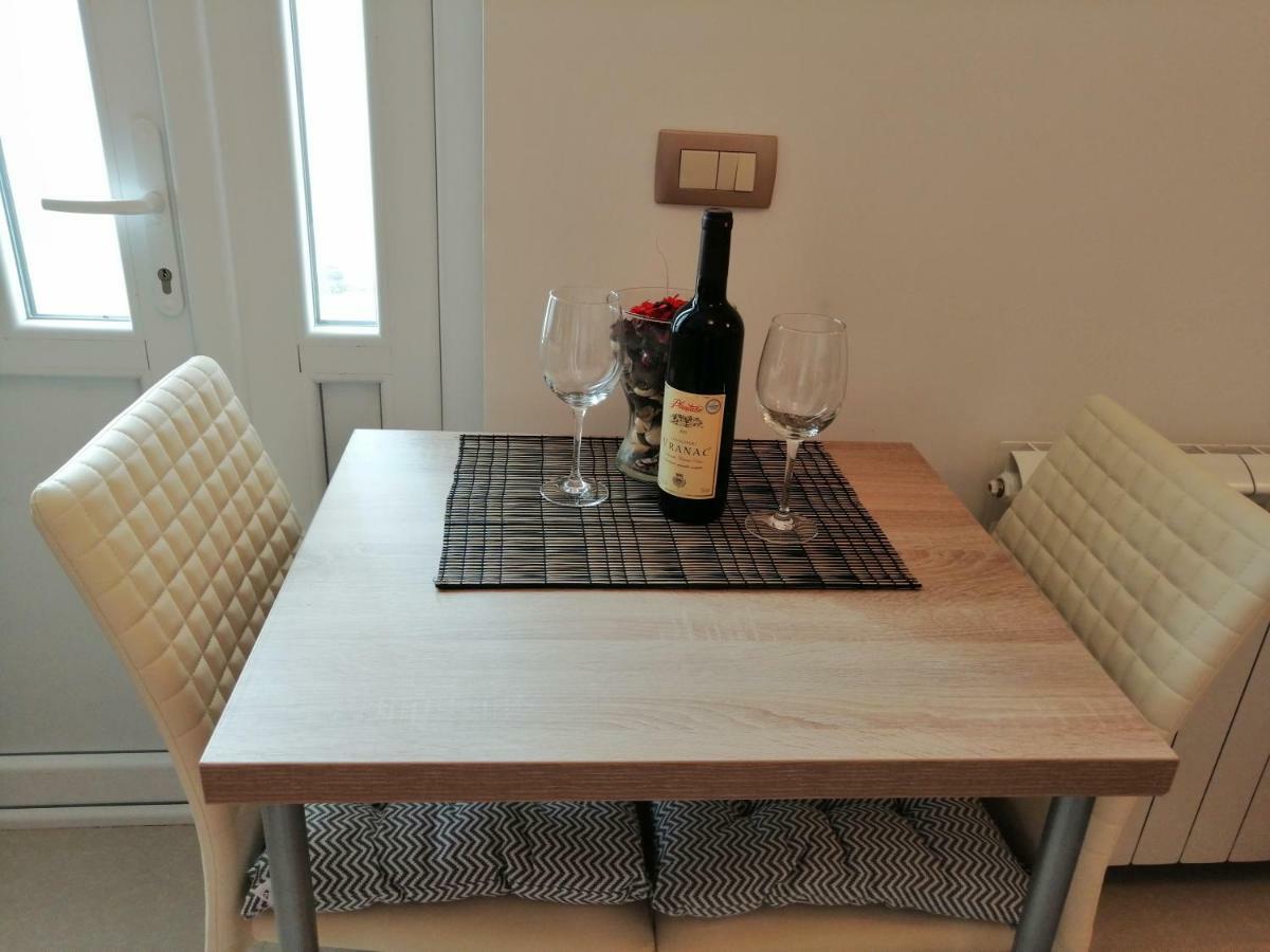 Studio Apartman Irena 2 Bijela Exteriör bild